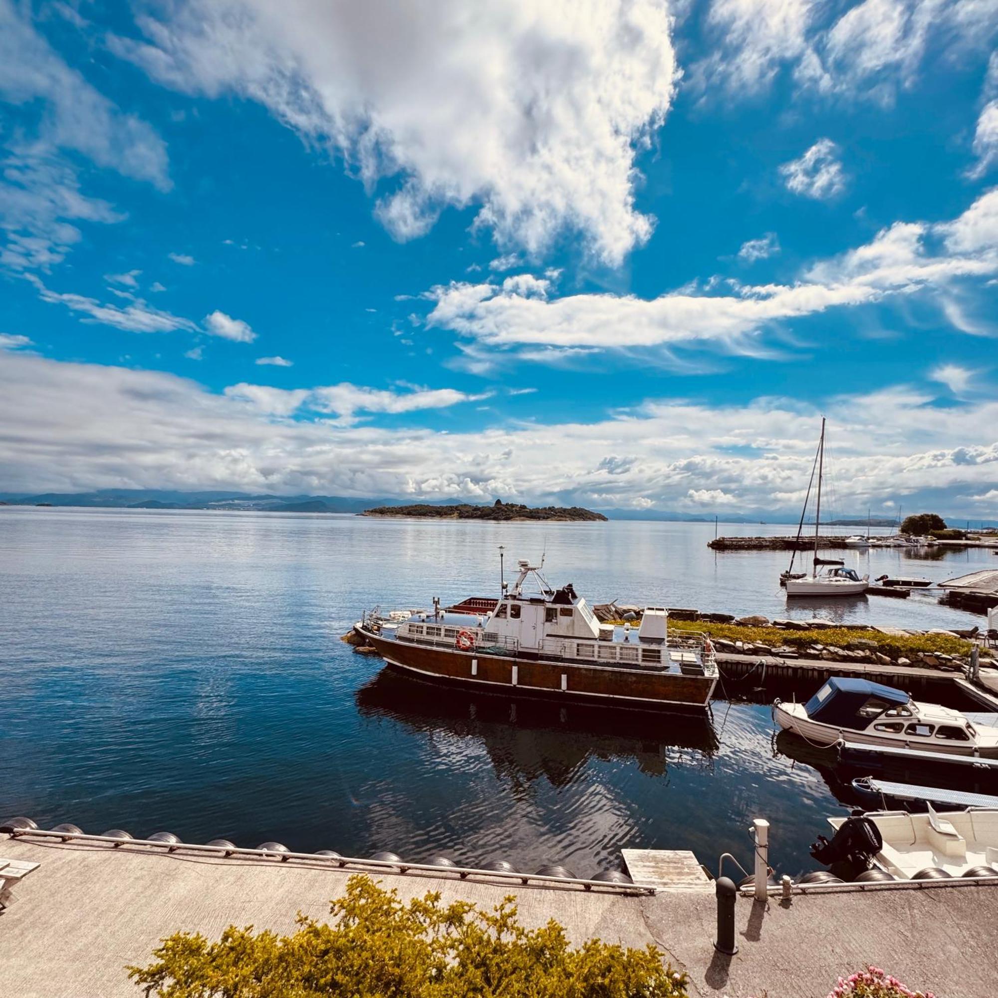 Sjoberg Hotell Og Ferie Leiligheter Osthusvik Экстерьер фото